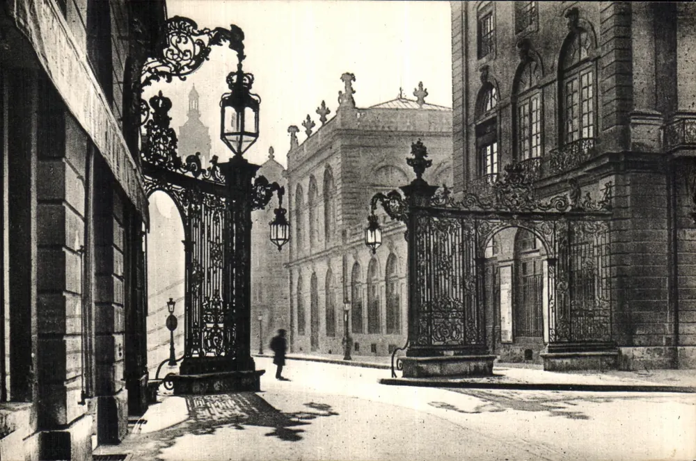Nancy — Die Grilles von Jean Lamour und die Rue Maurice-Barrès (Rücklicht) - Vorderseite