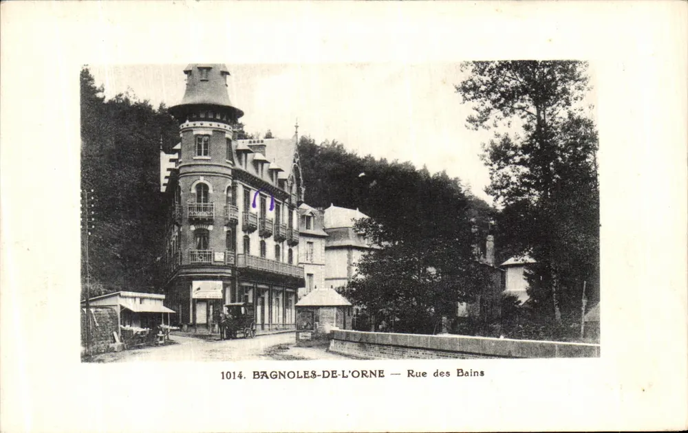 Bagnolés-de-l'Orne — Rue des Bains — Editor E. Roussel, Argentan, n° 1014 - Frente