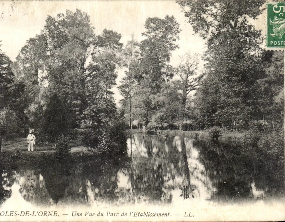 OLES-DE-L'ORNE — Ansicht des Parkes des Establishments — LL. - Vorderseite