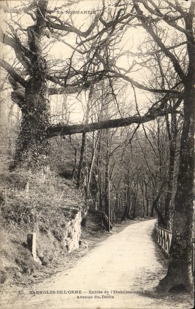 HAGNOLES-DE-L'ORNE — Eingang zum Thermalbad, Avenue du Dante — Normandie - Vorderseite
