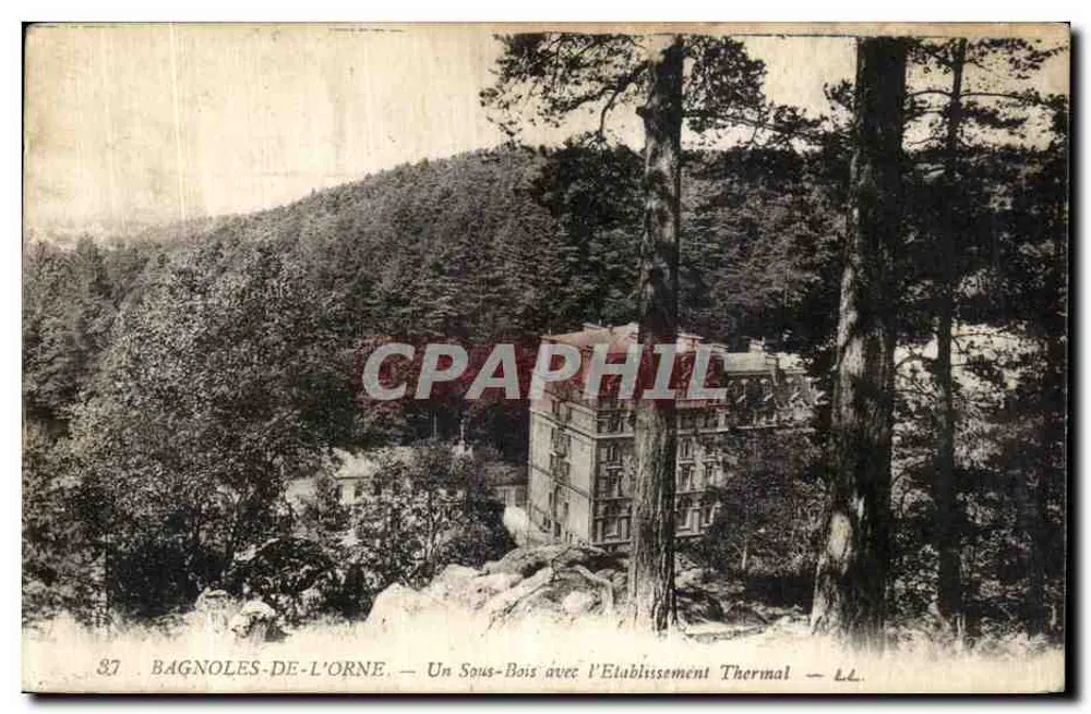 Bagnoles-de-l'Orne — Ein Unterholz mit dem Thermalbad — LL - Vorderseite