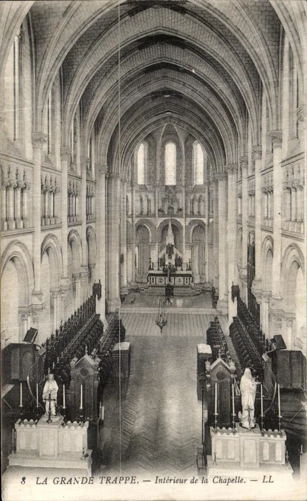 La Grande Trappe — Interior da Capela — LL - Frente