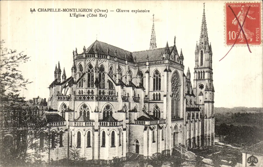 La Chapelle-Montligeon (Orne) — Kirche (Ostseite) — JRN - Vorderseite