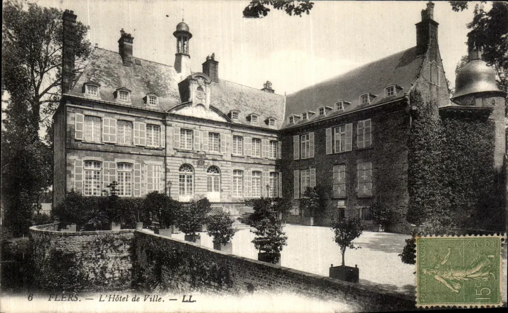 Flers — O Hôtel de Ville — LL - Frente