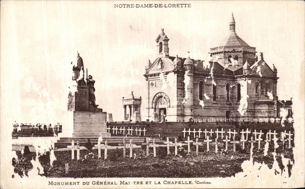 Notre-Dame-de-Lorette — Monument du Général Maître et la chapelle — éditeur AML, IMP. MGR JULIEN, PARIS - Frente
