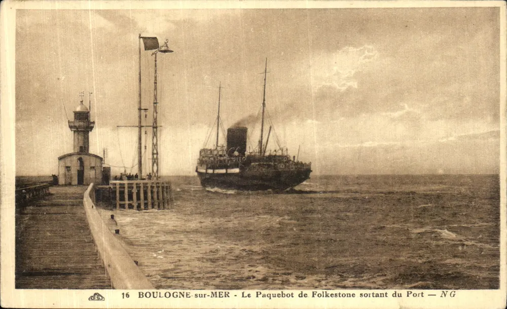 BOULOGNE-sur-MER — Der Folkestone-Dampfer verlässt den Hafen — NG - Vorderseite