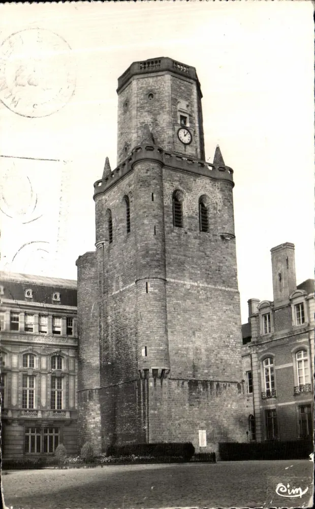 Boulogne-sur-Mer — Le Beffroi — Photographie Véritable Interdite, éditée par 'Simp' - Frente