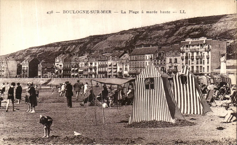 Boulogne-sur-Mer — Ansicht der Strandpromenade bei Flut — LL - Vorderseite