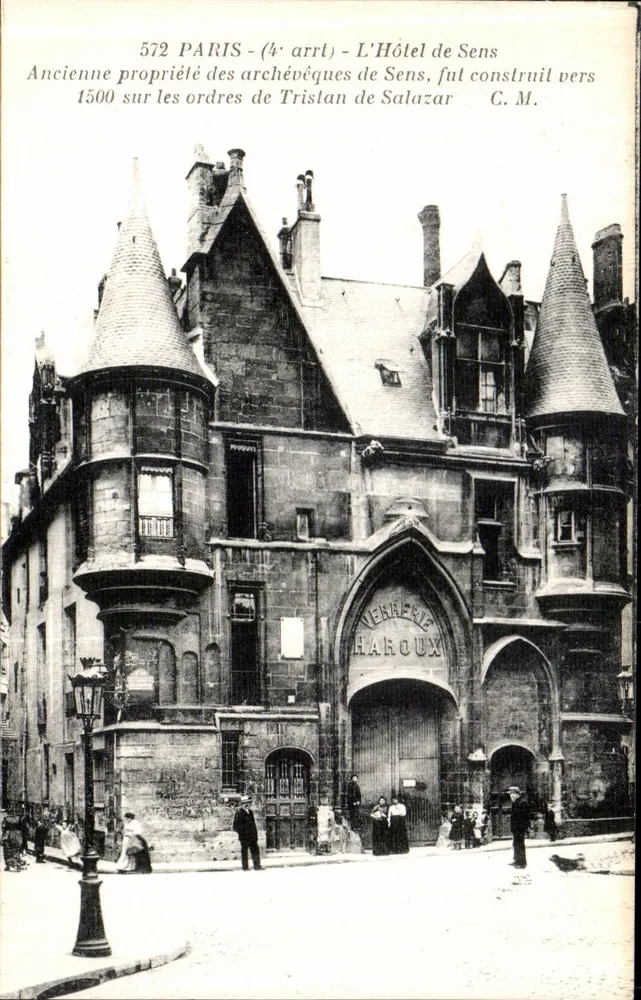 Das Hotel de Sens — Ehemalige Eigentümer der Erzbischöfe von Sens, gebaut um 1500 — Verrière Haroux - Vorderseite