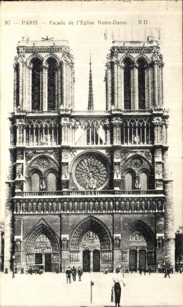 Paris — Fachada da Igreja Notre-Dame — N° 97 - Frente