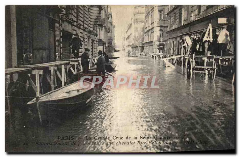 Paris — Die große Flut der Seine (Januar 1910) — Aufstellung von Fußgängerbrücken auf der Rue Bellechasse — NDI Phur - Vorderseite