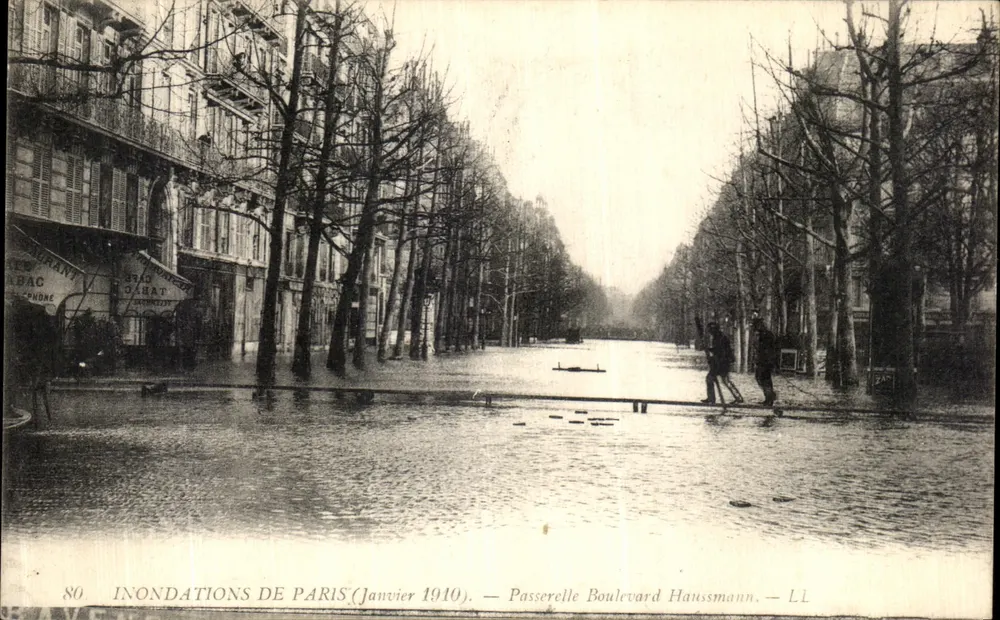 Inundações de Paris (Janeiro 1910) — Passerelle Boulevard Haussmann — LL - Frente