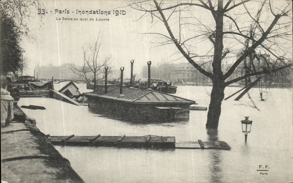 Paris - Überschwemmungen 1910 — Die Seine am Louvre-Ufer — F.F. Paris - Vorderseite