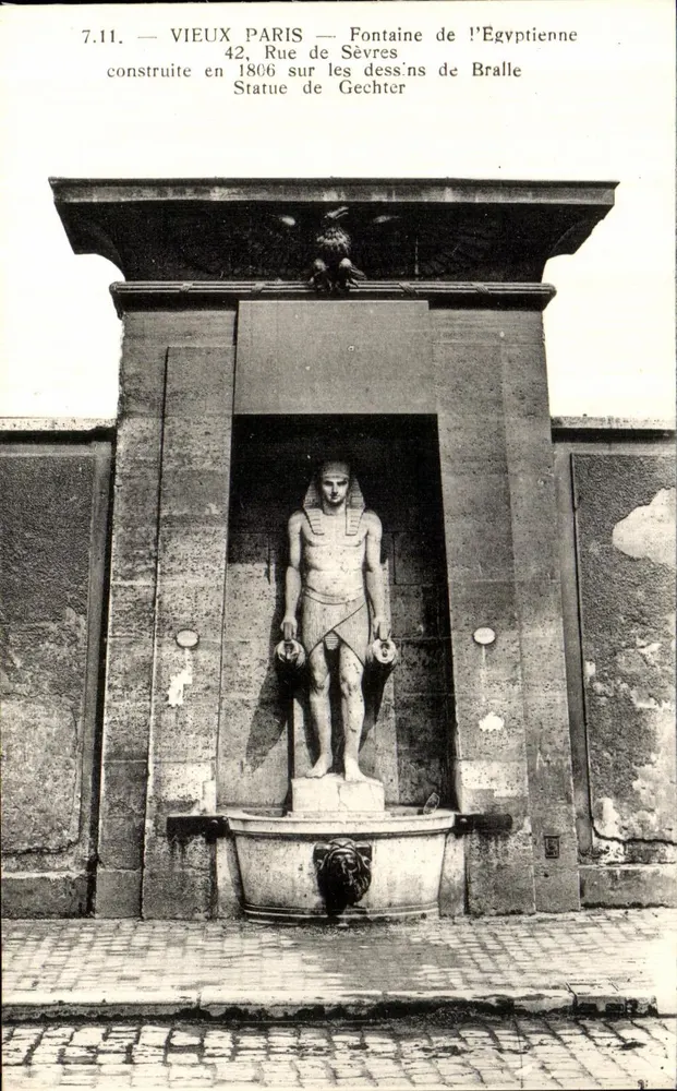 Alt Paris — Fontaine de l'Égyptienne, 42 Rue de Sèvres — Statue von Géchter - Vorderseite