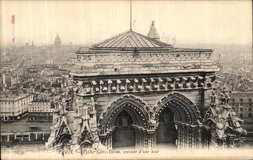 Paris — Igreja de Notre-Dame, topo de uma torre — N.D. Phot, n° 1240 - Frente