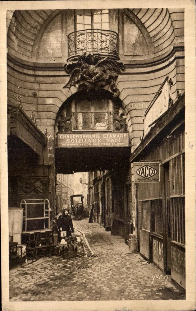 A Cour do Dragão — Paris — Edição de Arte YVON - Frente