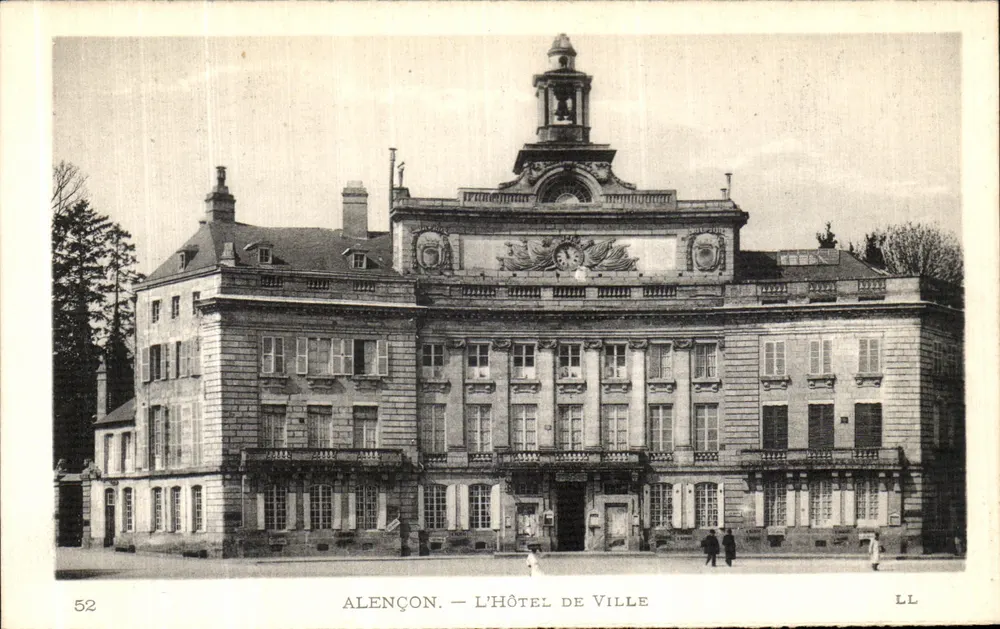 Alençon — O Hotel de Ville — LL - Frente