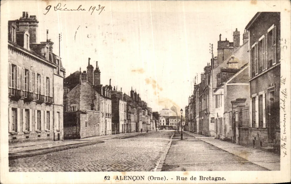 Alençon (Orne) — Rue de Bretagne — Editor: 62 - Frente