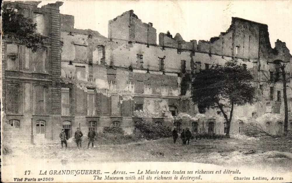 Arras — O Museu com todas as suas riquezas foi destruído — Charles Ledieu, Arras - Frente