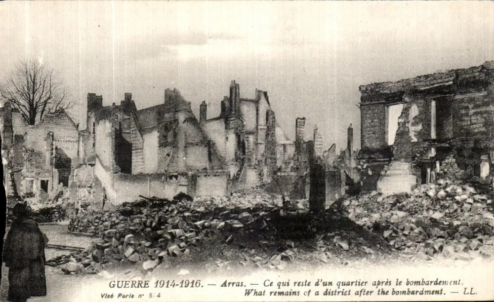 Arras — Ruínas de um bairro após bombardeio — Vlésé Paris n° 5.4 - Frente