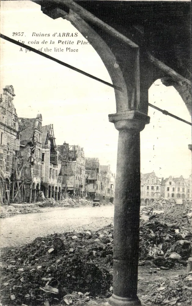 Ruinen von ARRAS — Eine Ecke der Petite Place — unbekannter Verlag, Nr. 2957 - Vorderseite