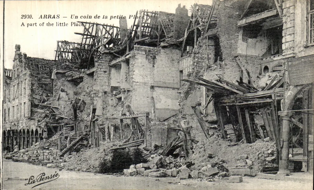 Arras — Eine Ecke des kleinen Platzes — La Pensée, n°2930 - Vorderseite