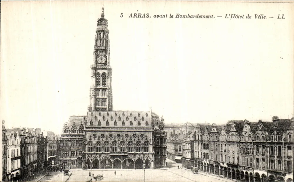 Arras, vor dem Bombardement — Das Rathaus — LL - Vorderseite