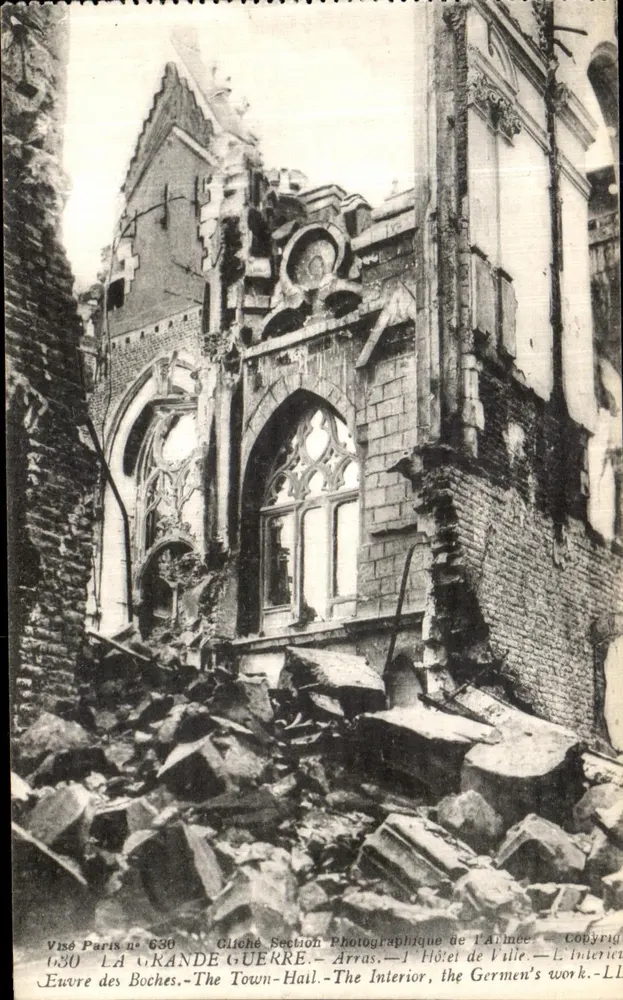 Arras — Rathaus — Innenraum zerstört — Foto von Section Photographique de l'Armée, Visé Paris n° 630 - Vorderseite