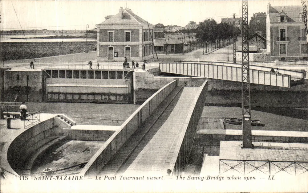 Saint-Nazaire — Der Drehbrücke geöffnet — LL - Vorderseite