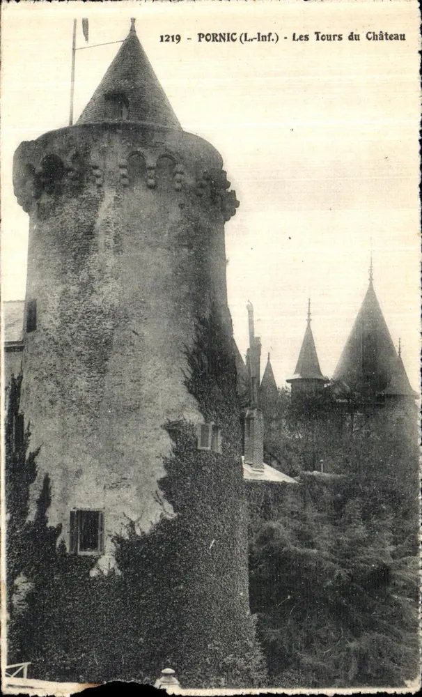 Pornic (Loire-Inférieure) — Les Tours du Château — éditeur Artaud-Nozais, Nantes, n° 1219 - Frente