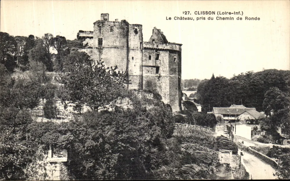 Clisson (Loire-Inf.) — Het Kasteel, gezien vanaf de Chemin de Ronde — F. Chezeau, Uitgever, Nantes - Voorkant