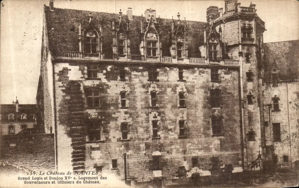 O Castelo de NANTES — Grand Logis e Donjon Século XV. Moradia dos Governadores e Oficiais do Castelo — Editor não visível, n° 155 - Frente