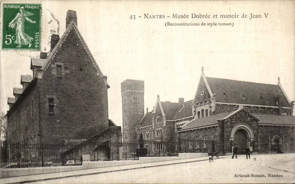 Nantes - Museum Dobrée und Schloss Jean V — Rekonstruktionen im römischen Stil — Artaud-Nozais, Nantes - Vorderseite
