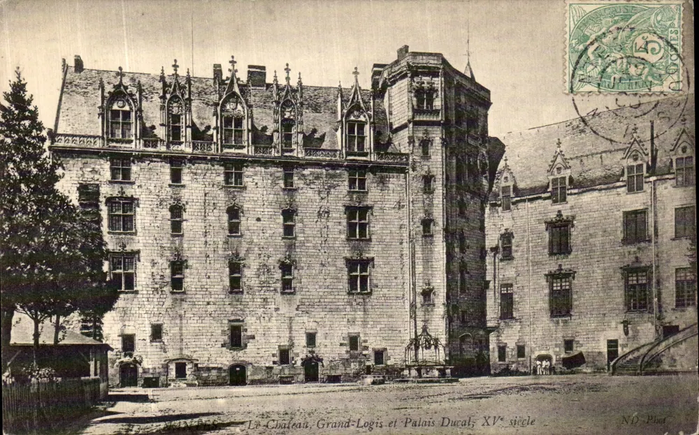 Neuville-sur-Sarthe — Das Schloss, Grand Logis und Ducal Palast, 15. Jahrhundert — N.D. Pluet - Vorderseite