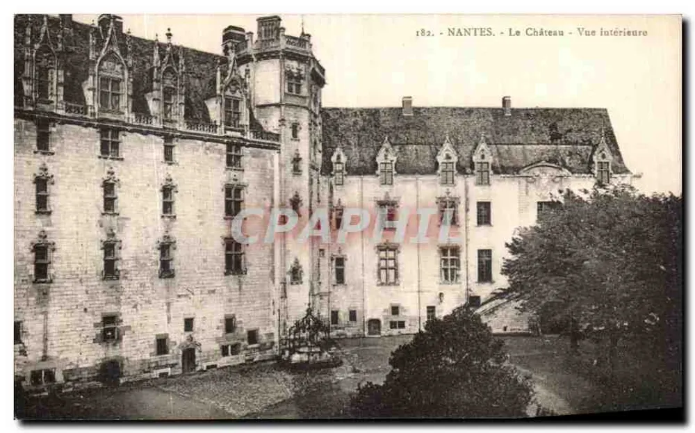 NANTES - O Castelo - Vista interna — série 182, editor La Foste, Nantes - Frente