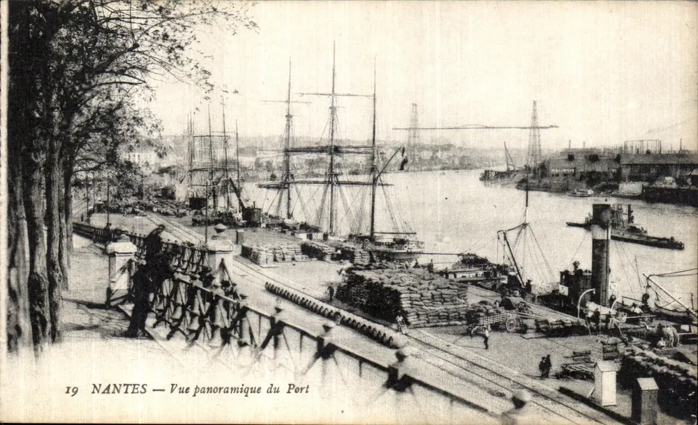 NANTES — Panoramablick auf den Hafen — Verlag Arrou et Bozan, n°19 - Vorderseite