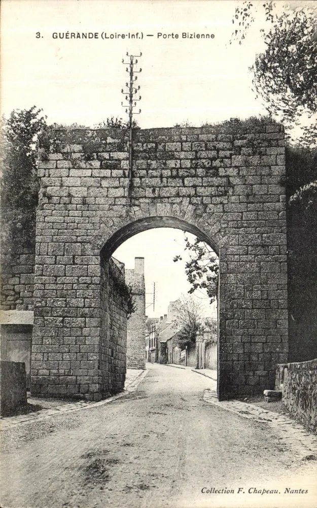 Guérande (Loire-Inf.) — Porta Bizienne — Coleção F. Chapeau, Nantes - Frente