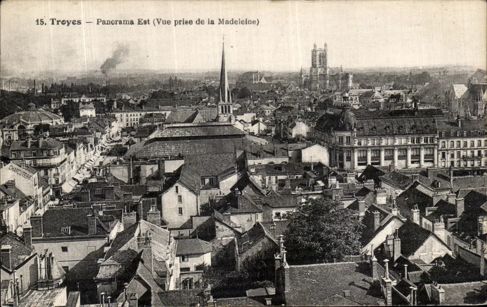 Troyes — Oster Panorama (Aussicht vom Madeleine) — R. Mausse, Verlag, Troyes - Vorderseite