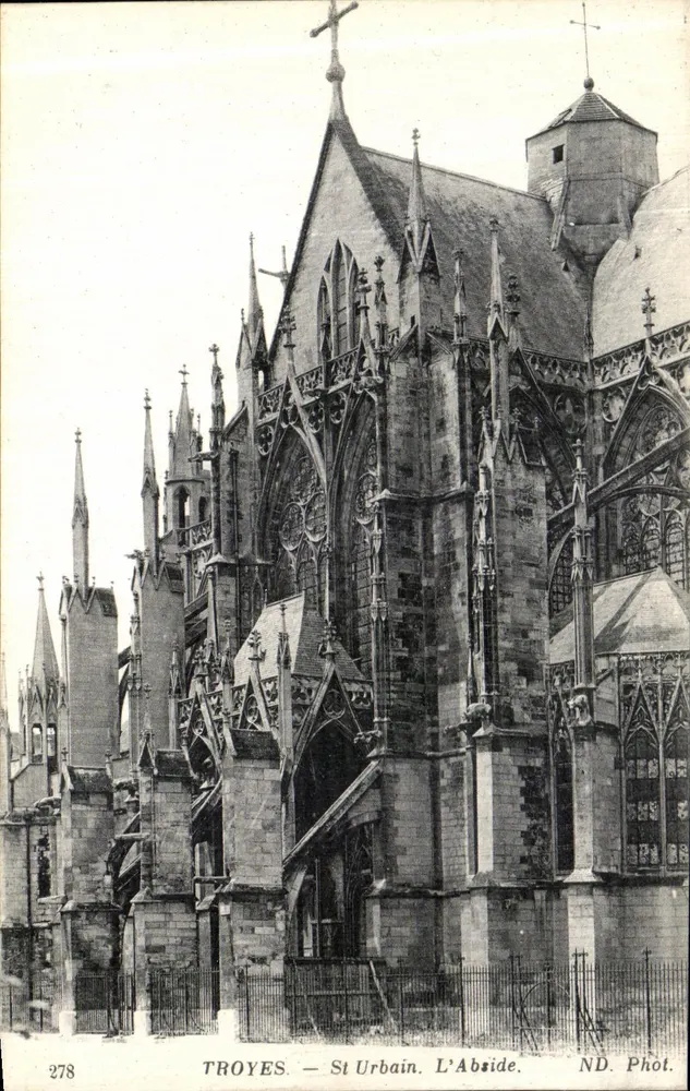Troyes — Igreja de Urbain. A Abside. - Frente