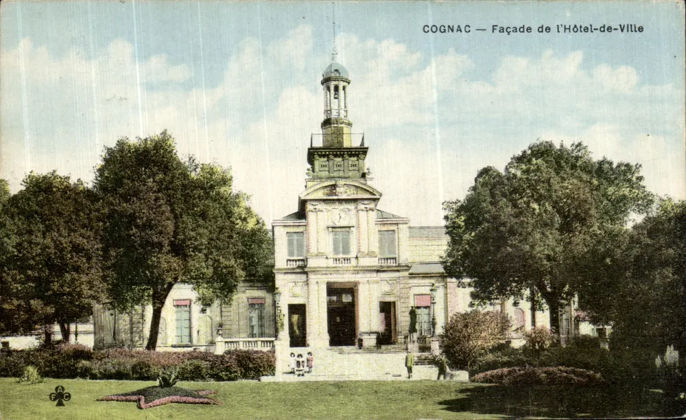 Cognac — Fachada do Hôtel-de-Ville - Frente