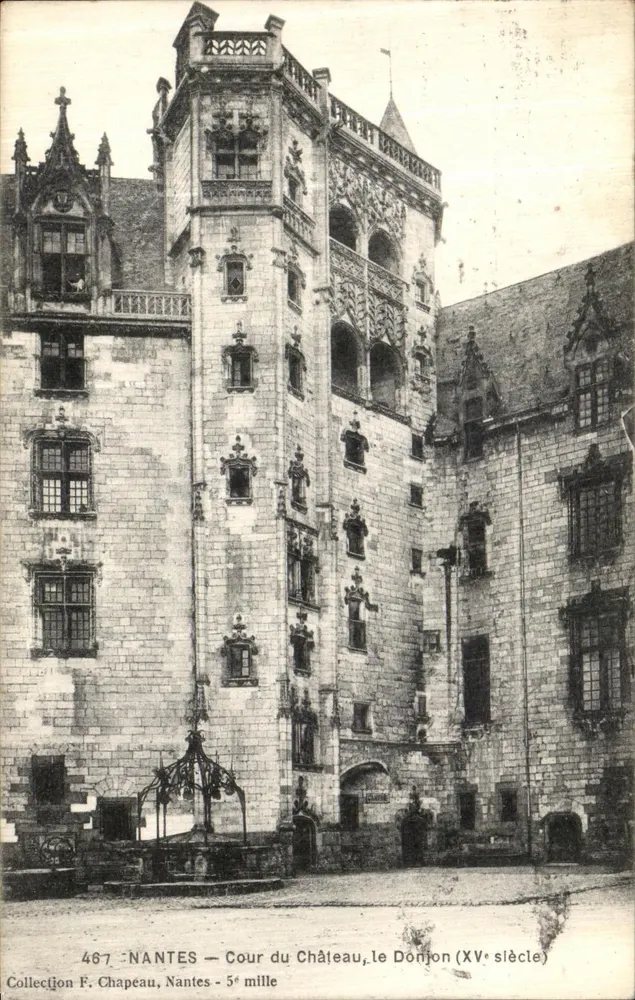 NANTES — Cour do Castelo, o Donjon (século XV) — Coleção F. Chapeau, Nantes, 5e mille - Frente