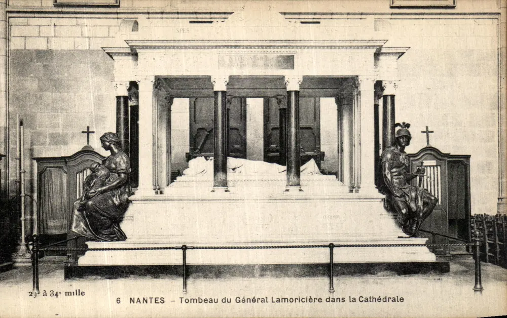 NANTES — Grab des Generals Lamoricière in der Kathedrale — F. Chapapla, Verleger, Nantes - Vorderseite