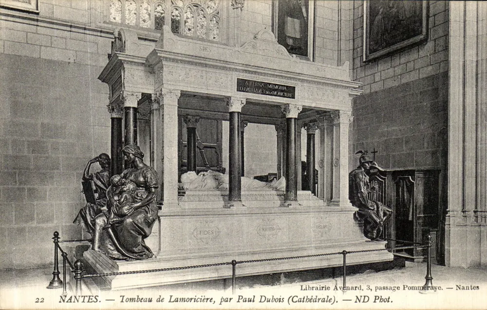 NANTES — Grabmal von Lamoricière, von Paul Dubois (Kathedrale) — Librairie Avenard, 3, passage Pommeraye — Nantes - Vorderseite