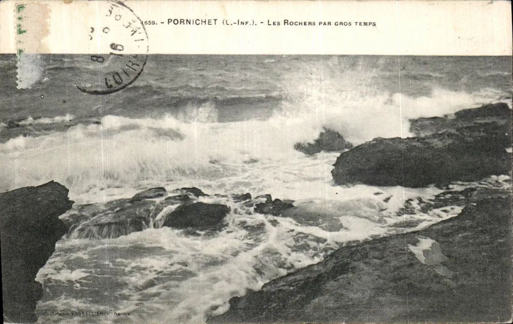 Pornichet (L.-Inf.) — Os Rochos em tempo de tempestade — Phototype Vassellier, Nantes - Frente