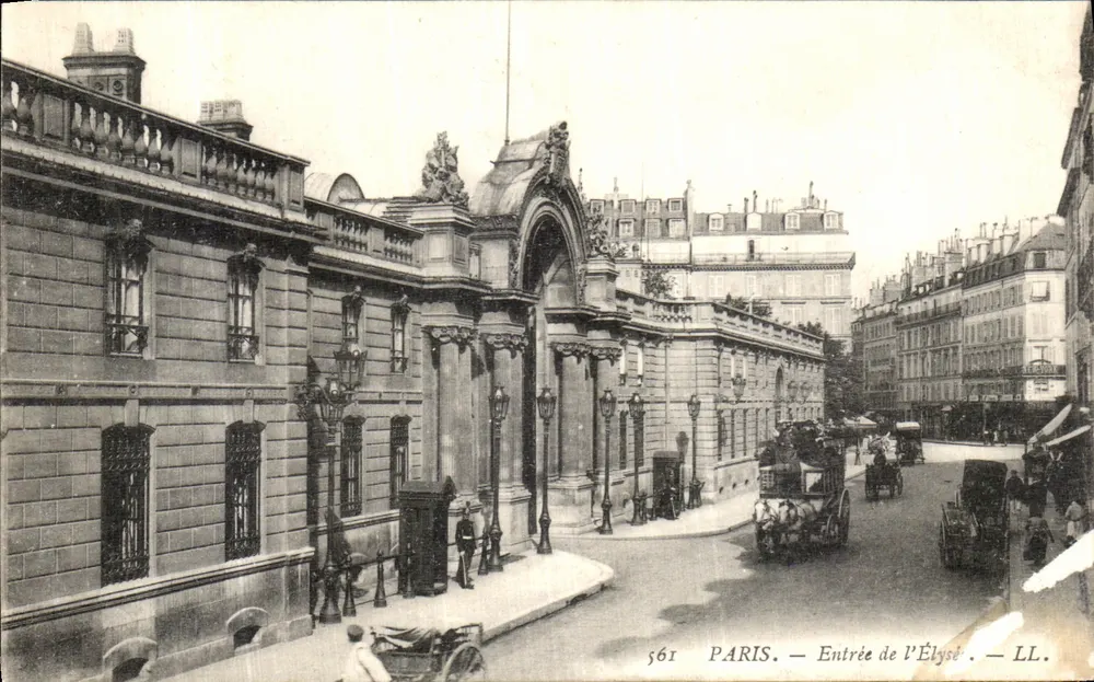 Paris — Entrada do Élysée — LL. n° 561 - Frente