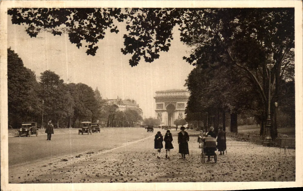 Paris — Avenue Foch — Ansicht des Triumphbogens — Verleger Yvon, Seriennummer nicht sichtbar - Vorderseite