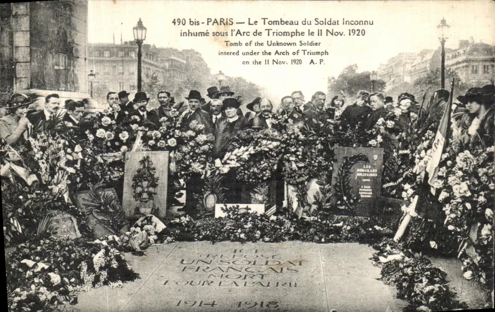 Paris — Grab des Unbekannten Soldaten — begraben unter dem Triumphbogen am 11. Nov. 1920 - Vorderseite