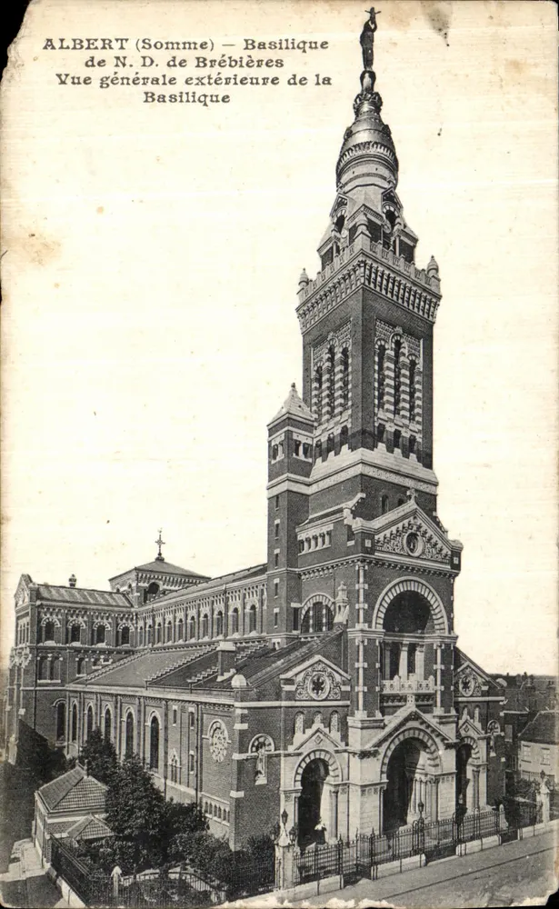 Albert (Somme) — Basilique Notre-Dame de Brébières — allgemeiner äußerer Blick - Vorderseite