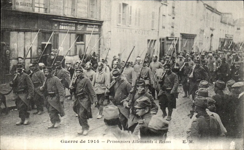 Deutsche Gefangene in Reims — Weltkrieg 1914 — E.M. - Vorderseite