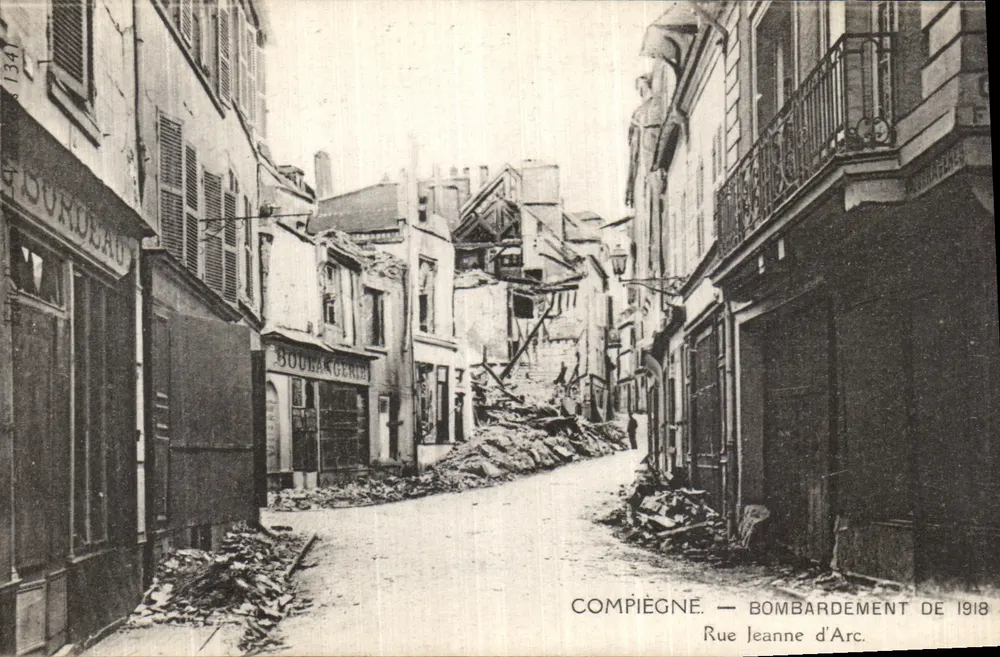 Compiègne — Bombardierung 1918 — Rue Jeanne d'Arc - Vorderseite